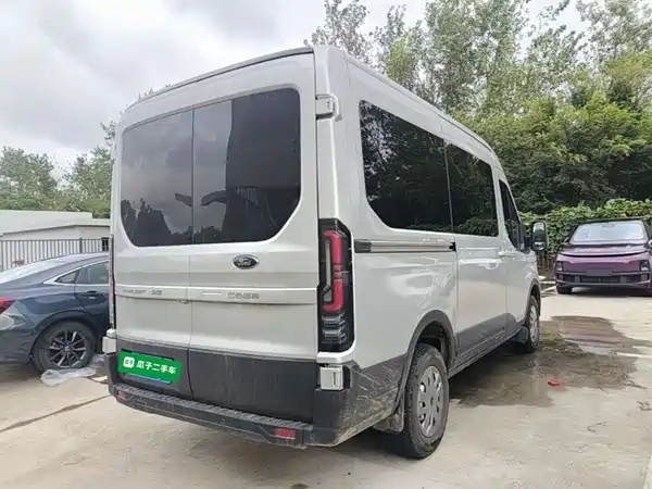 Ford Transit T8 2024