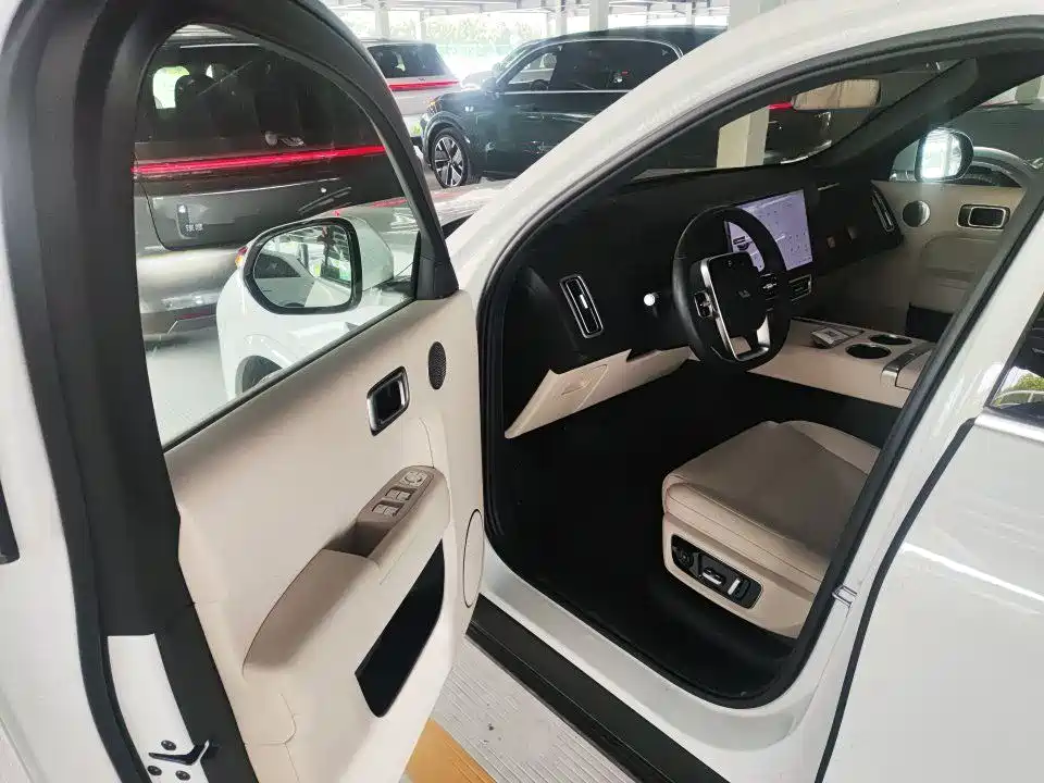 Li Auto Li L8 2025