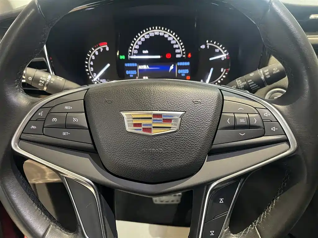 Cadillac XT5 2016 — фото 11