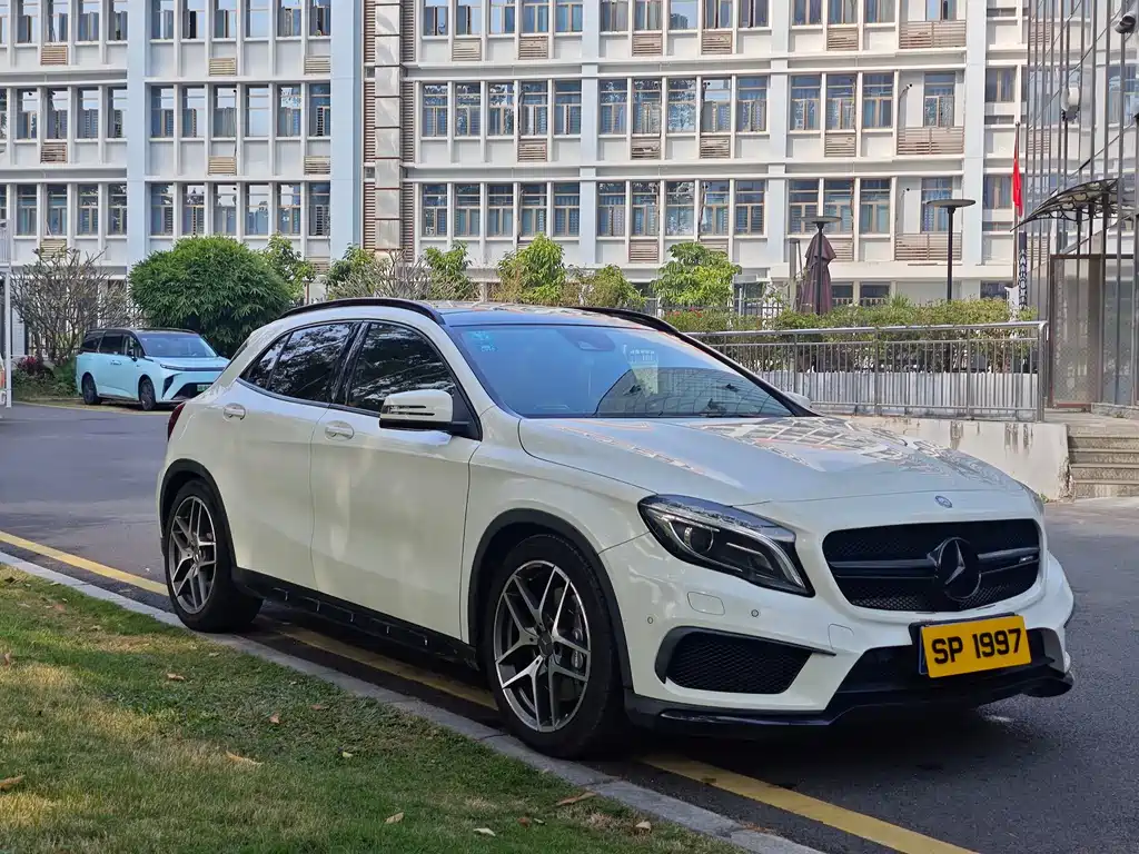 Mercedes-Benz GLA AMG 2017 — фото 3