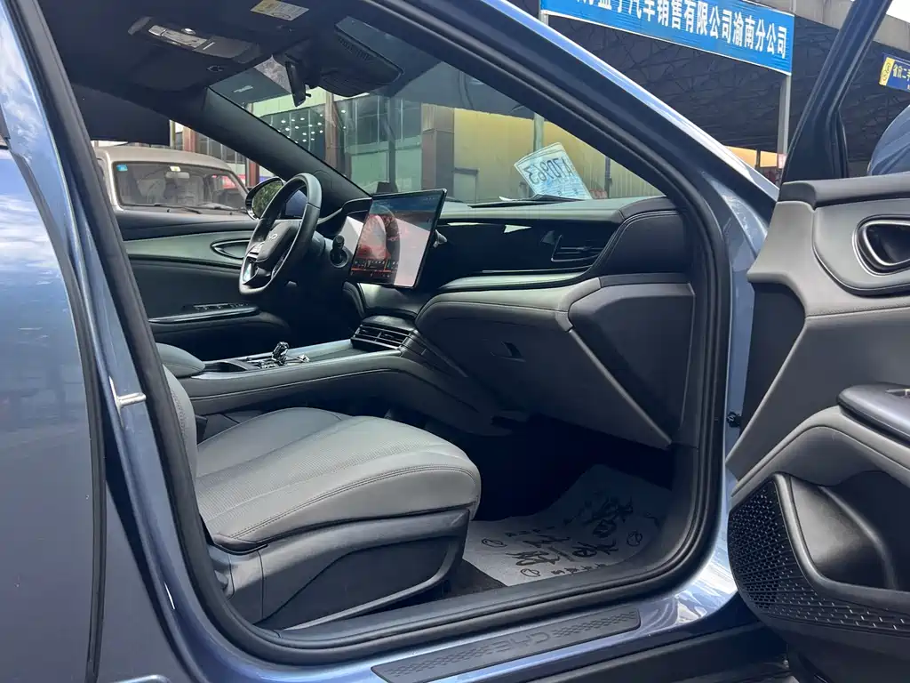 BYD Seal 07 DM-i 2025 — фото 23