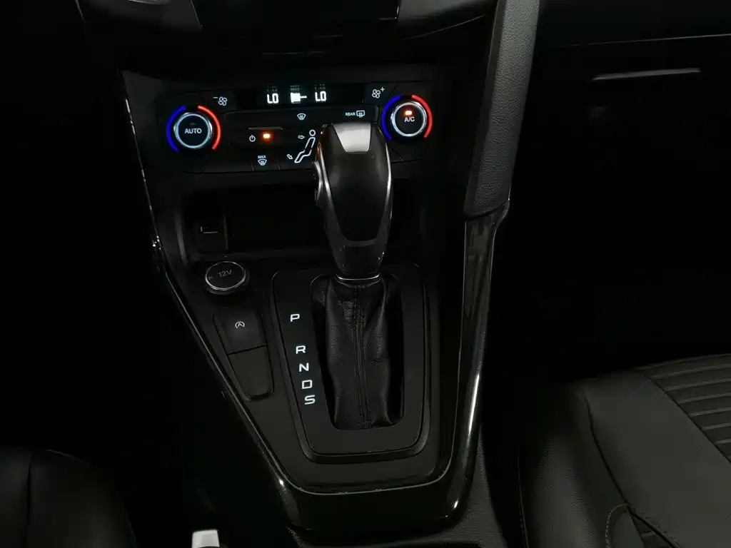 Ford Focus 2017 — фото 13