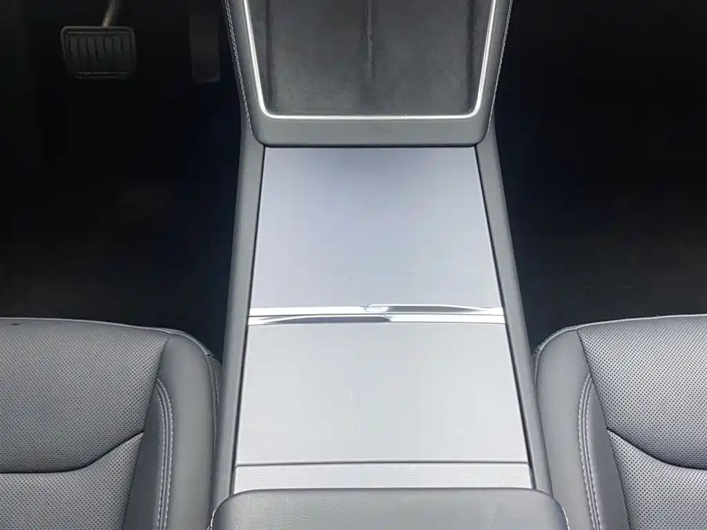 Tesla Model Y 2025 — фото 22