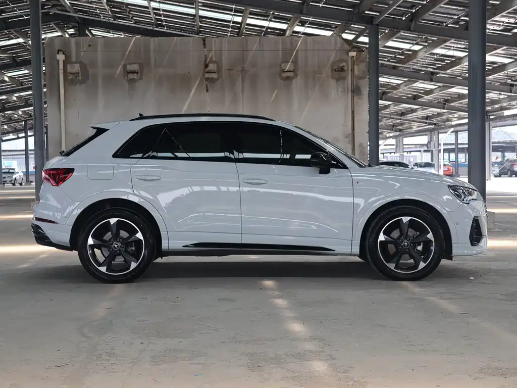 Audi Q3 2023 — фото 4