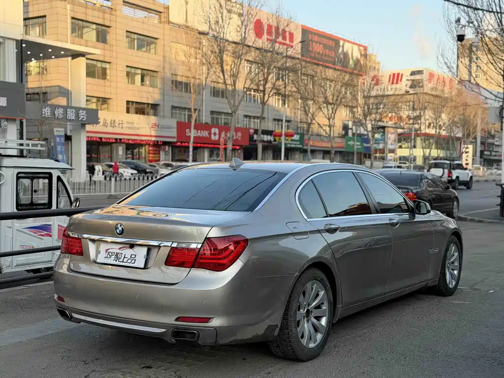 BMW 7 Series 2011 — фото 10