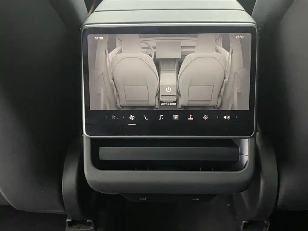 Tesla Model Y 2025 — фото 20