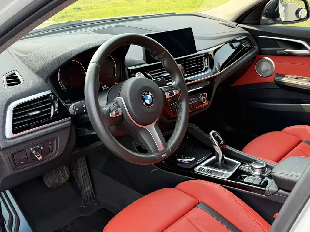 BMW 1 Series 2020 — фото 9