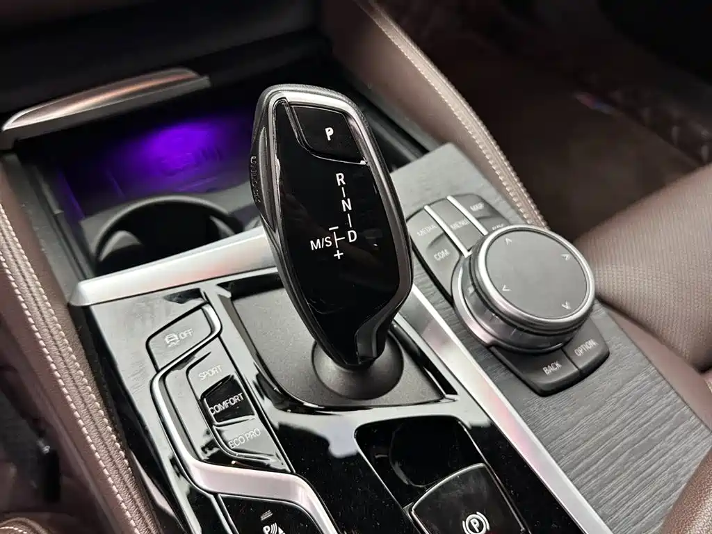BMW 5 Series 2021 — фото 16