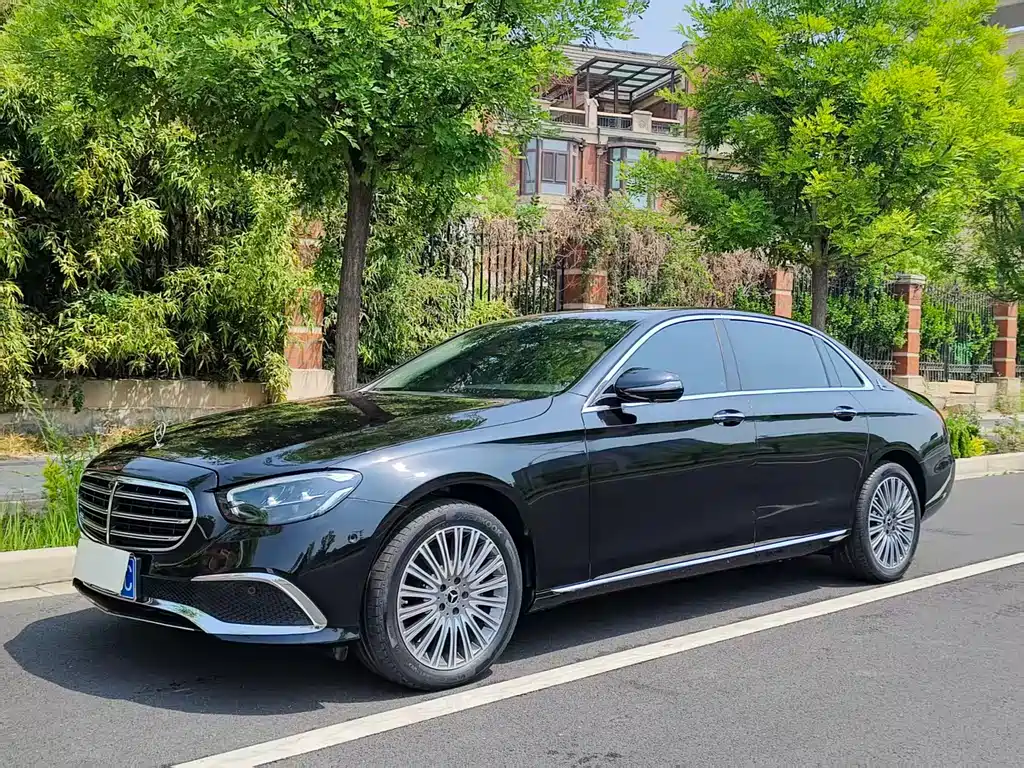 Mercedes-Benz E-Class 2022 — фото 16