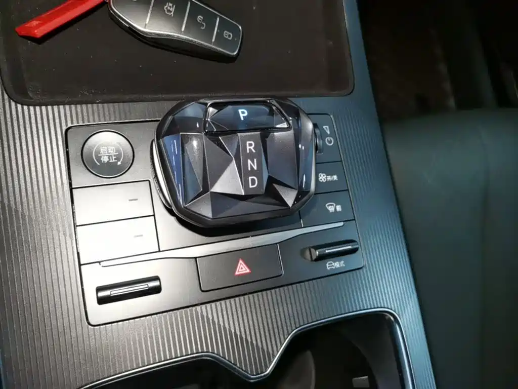 BYD L DM-i 2025 — фото 14