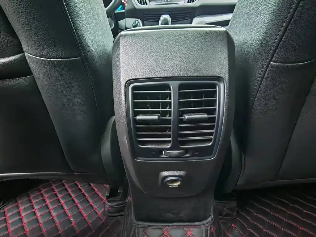 Ford Kuga 2015 — фото 16