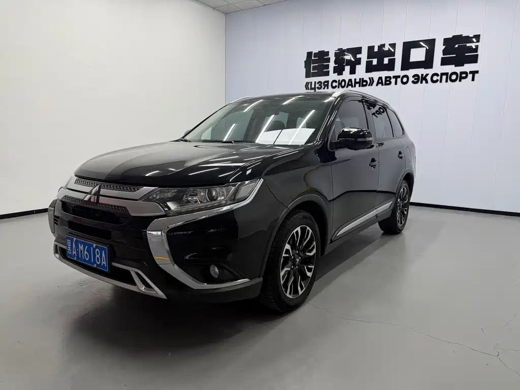 Mitsubishi Outlander 2021 — фото 1