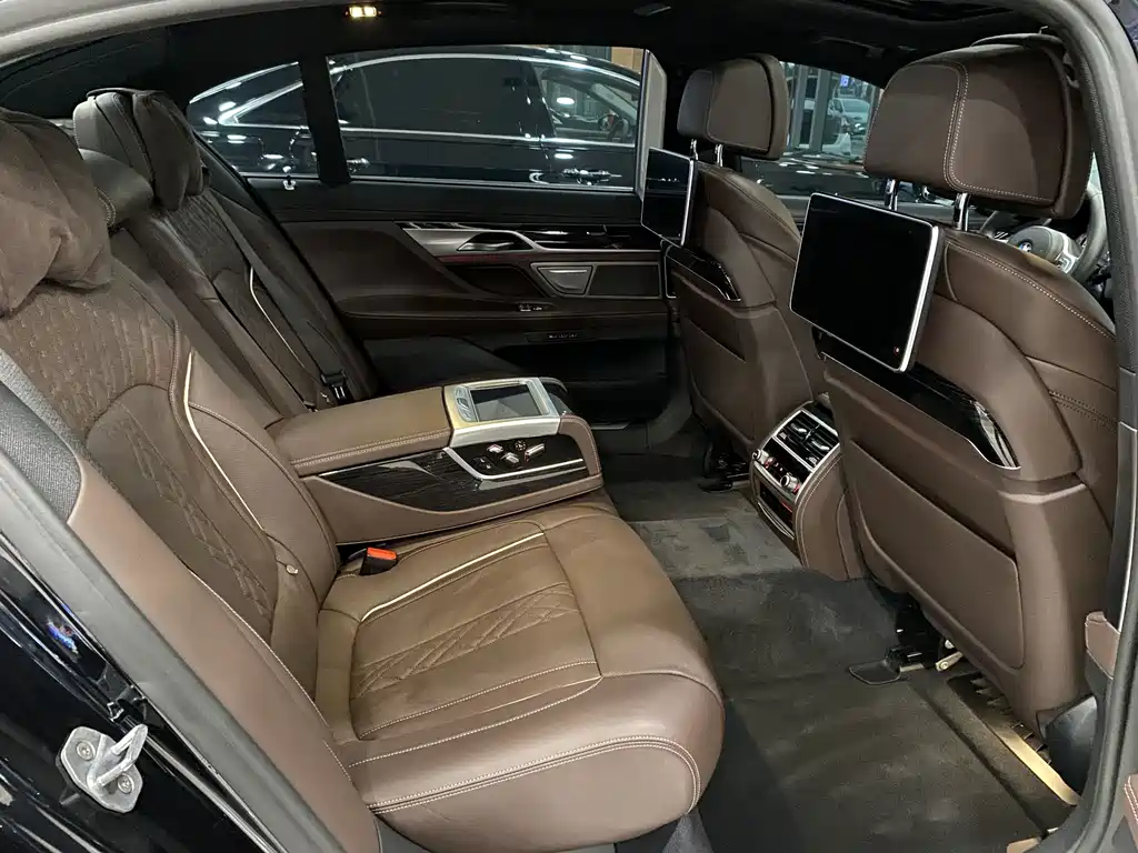 BMW 7 Series 2019 — фото 10