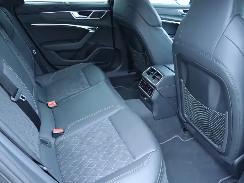 Audi S6 2023 — фото 13