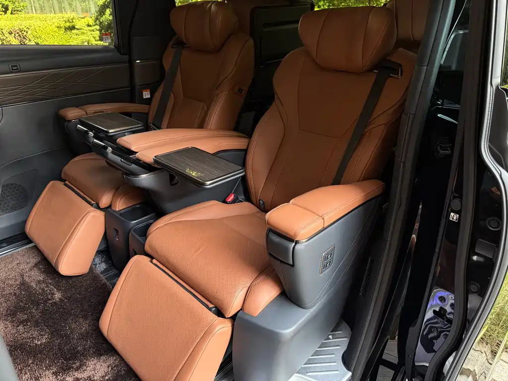 Toyota Alphard 2025 — фото 10