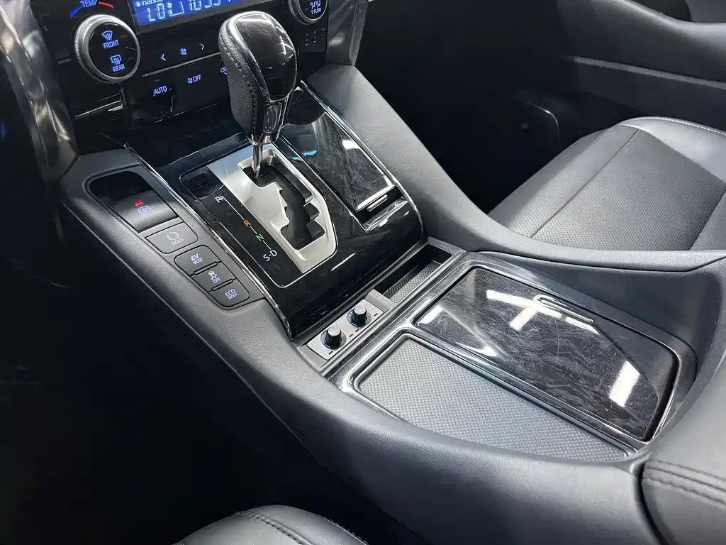 Toyota Vellfire 2022 — фото 7
