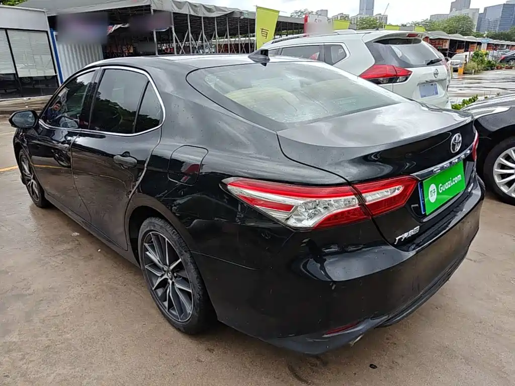Toyota Camry 2023 — фото 5