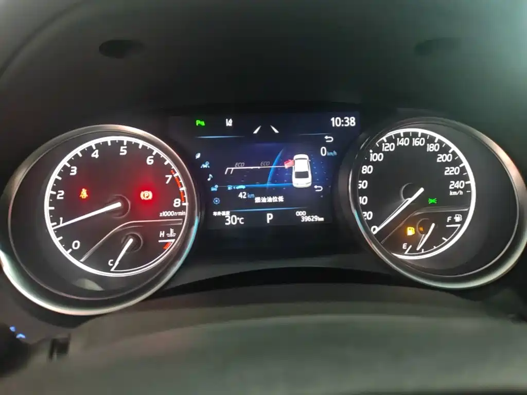 Toyota Camry 2020 — фото 12