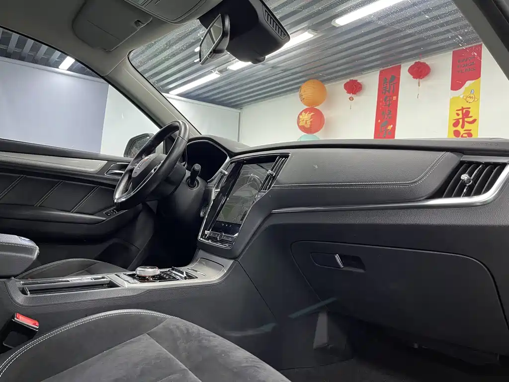 Roewe RX5 New Energy 2018 — фото 21