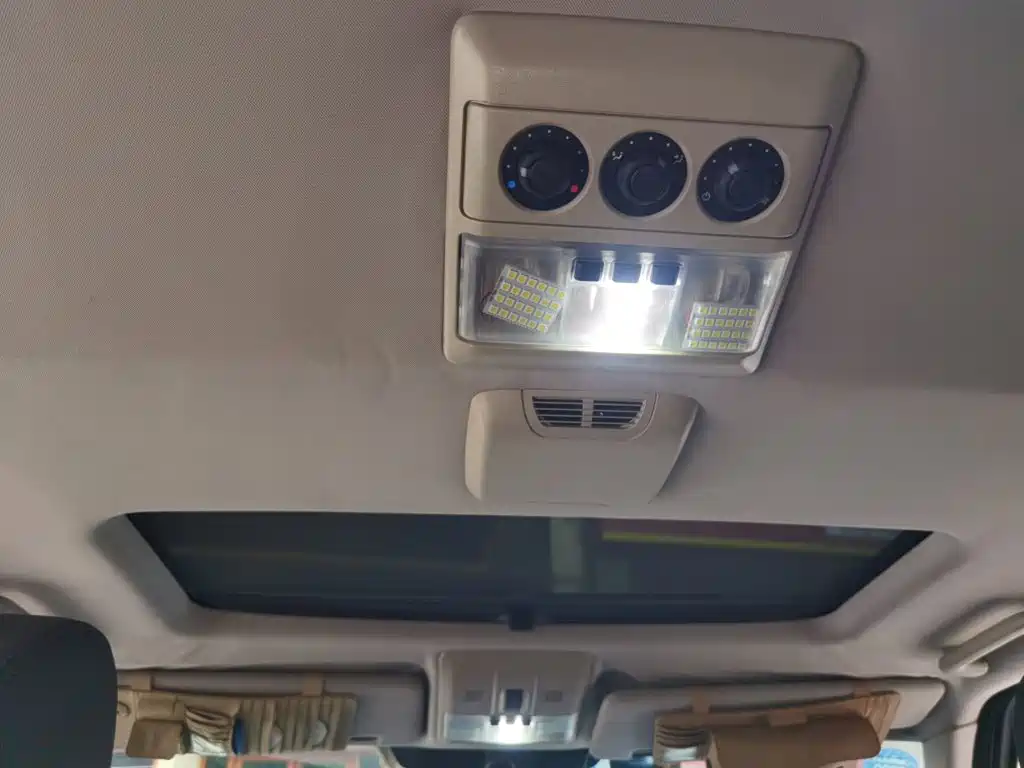 Land Rover Discovery 2015 — фото 19