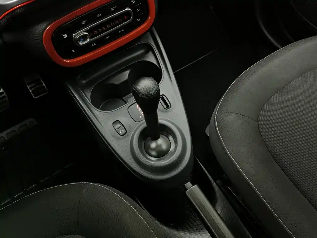 smart fortwo 2019 — фото 13