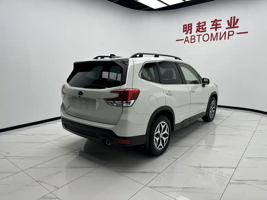 Subaru Forester 2024 — фото 9