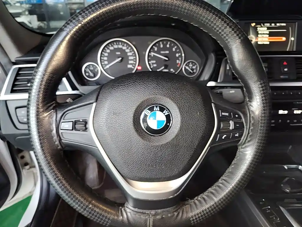 BMW 3 Series 2017 — фото 11