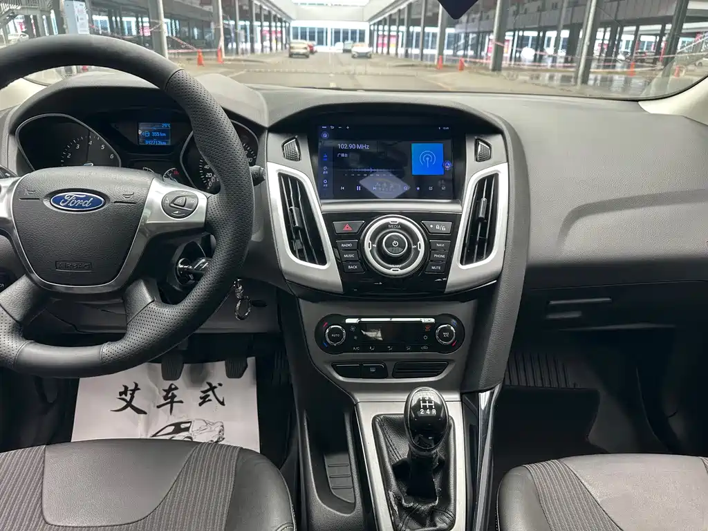 Ford Focus 2014 — фото 13
