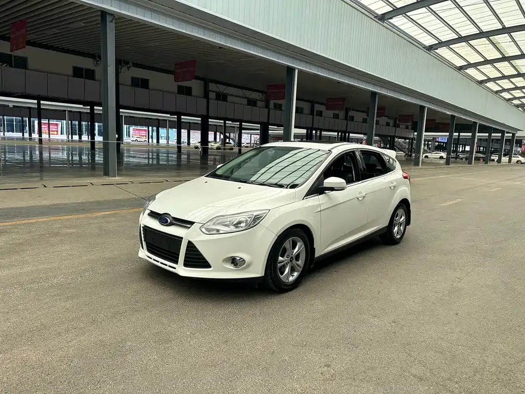 Ford Focus 2014 — фото 1