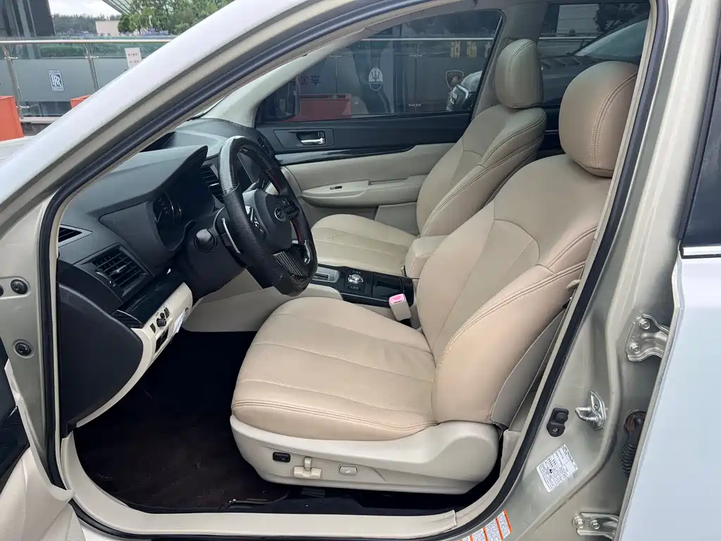 Subaru Outback 2010 — фото 4