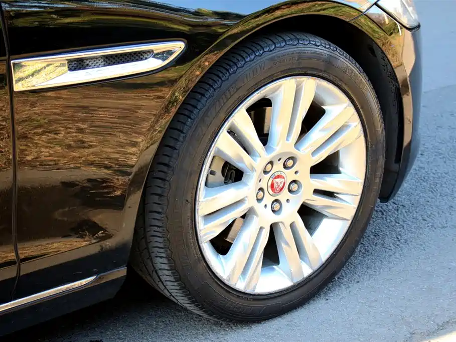 Jaguar XFL 2018 — фото 18
