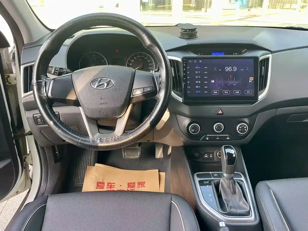Hyundai ix25 2015 — фото 11