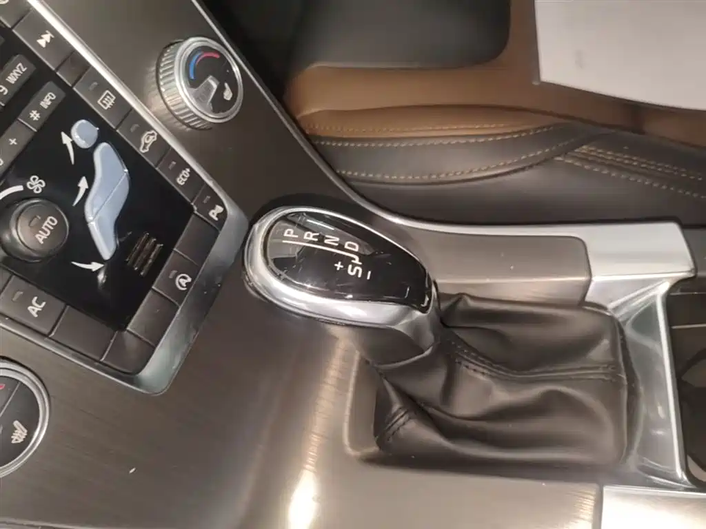 Volvo XC60 2015 — фото 14