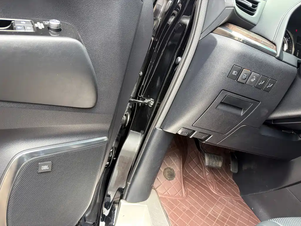 Toyota Alphard 2023 — фото 5