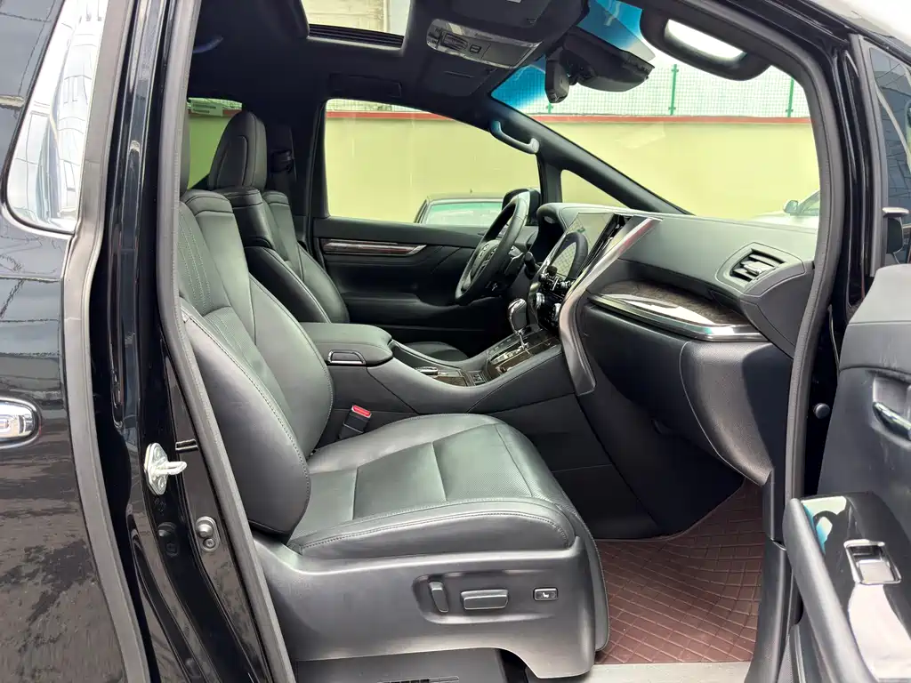 Toyota Alphard 2023 — фото 12