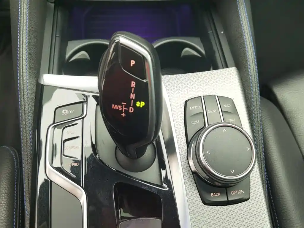 BMW 5 Series 2018 — фото 13