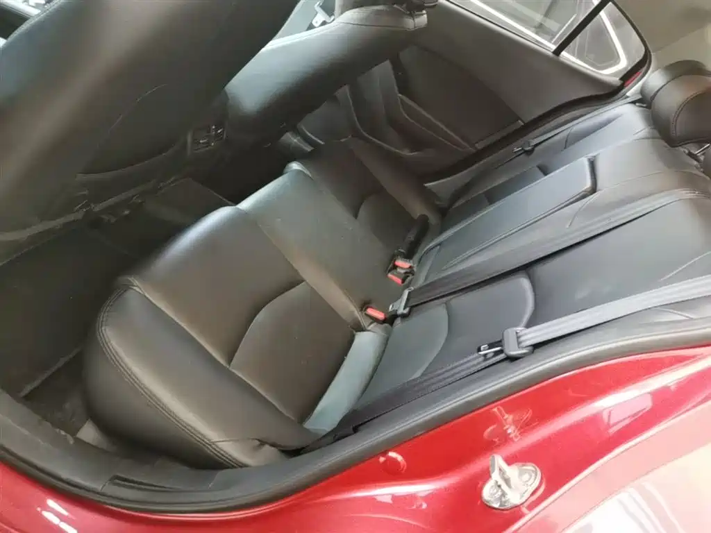 Mazda 3 Axela 2018 — фото 17