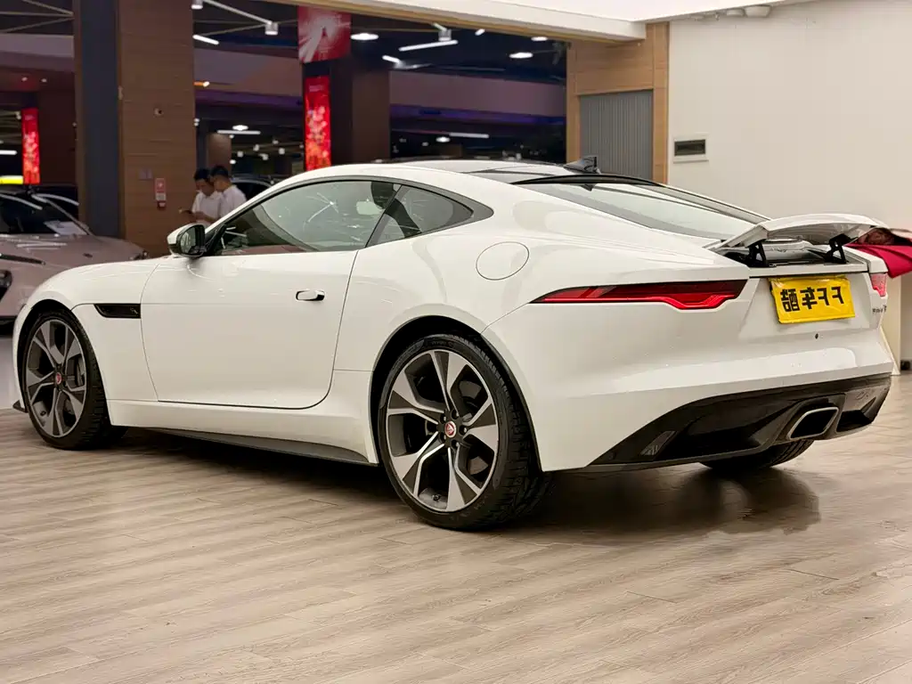 Jaguar F-TYPE 2022 — фото 8