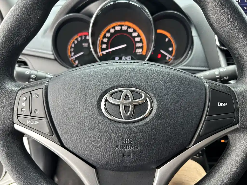 Toyota Yaris L 2022 — фото 13