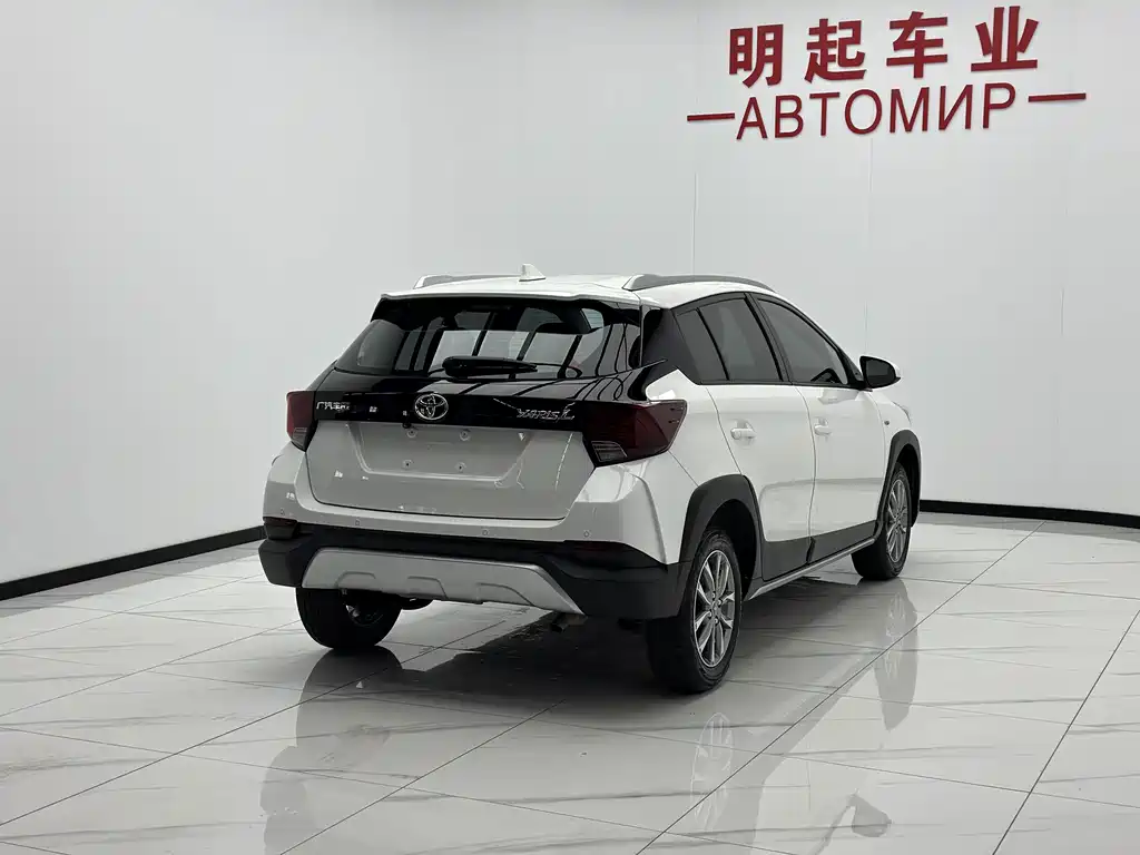Toyota Yaris L 2022 — фото 9