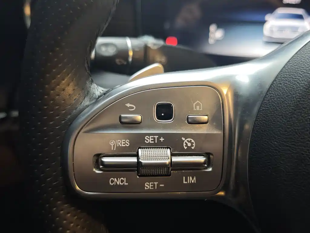 Mercedes-Benz E-Class 2020 — фото 15