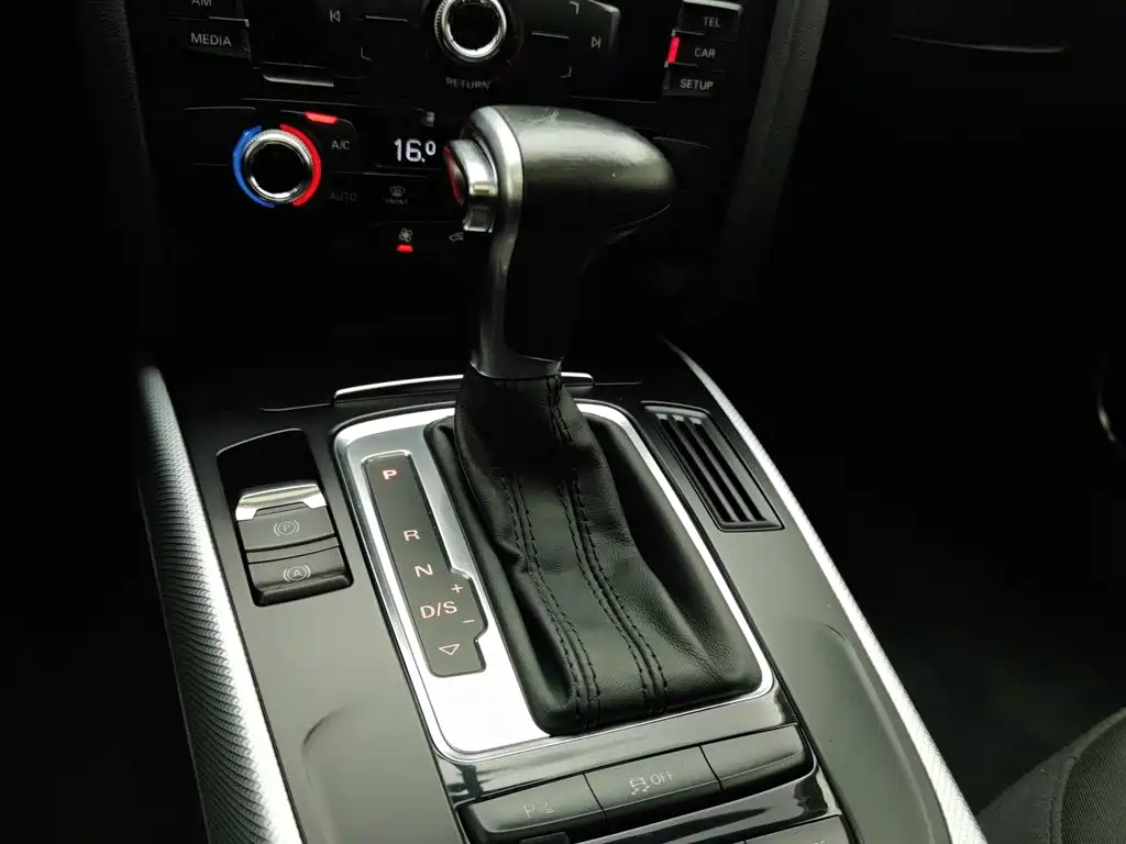 Audi A4L 2015 — фото 13