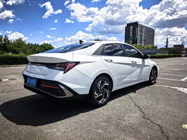 Hyundai Elantra 2023