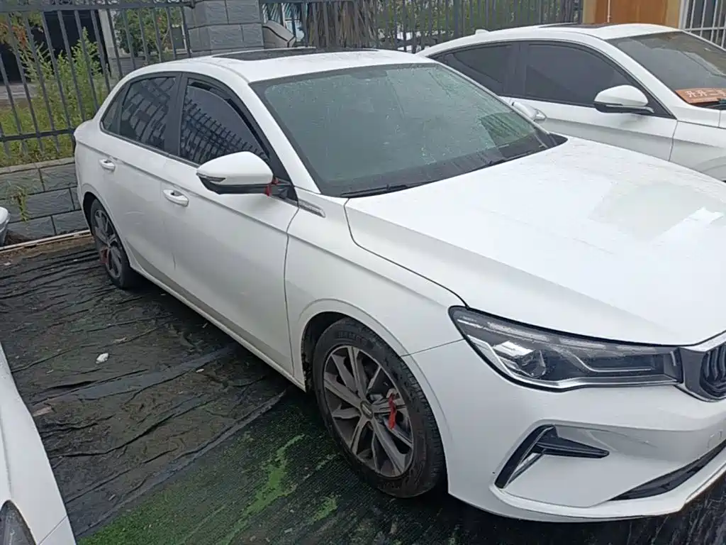 Geely Emgrand 2022