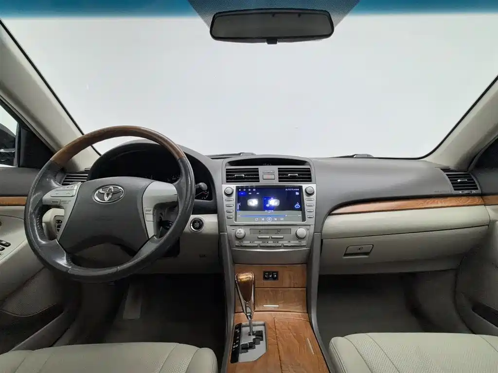 Toyota Camry 2010 — фото 5