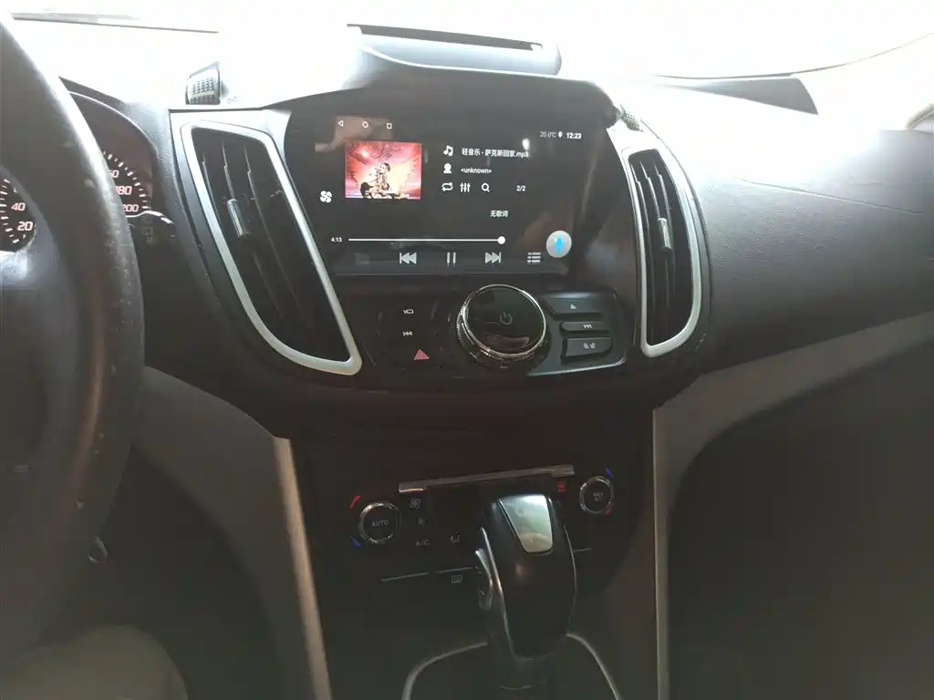 Ford Kuga 2016 — фото 13
