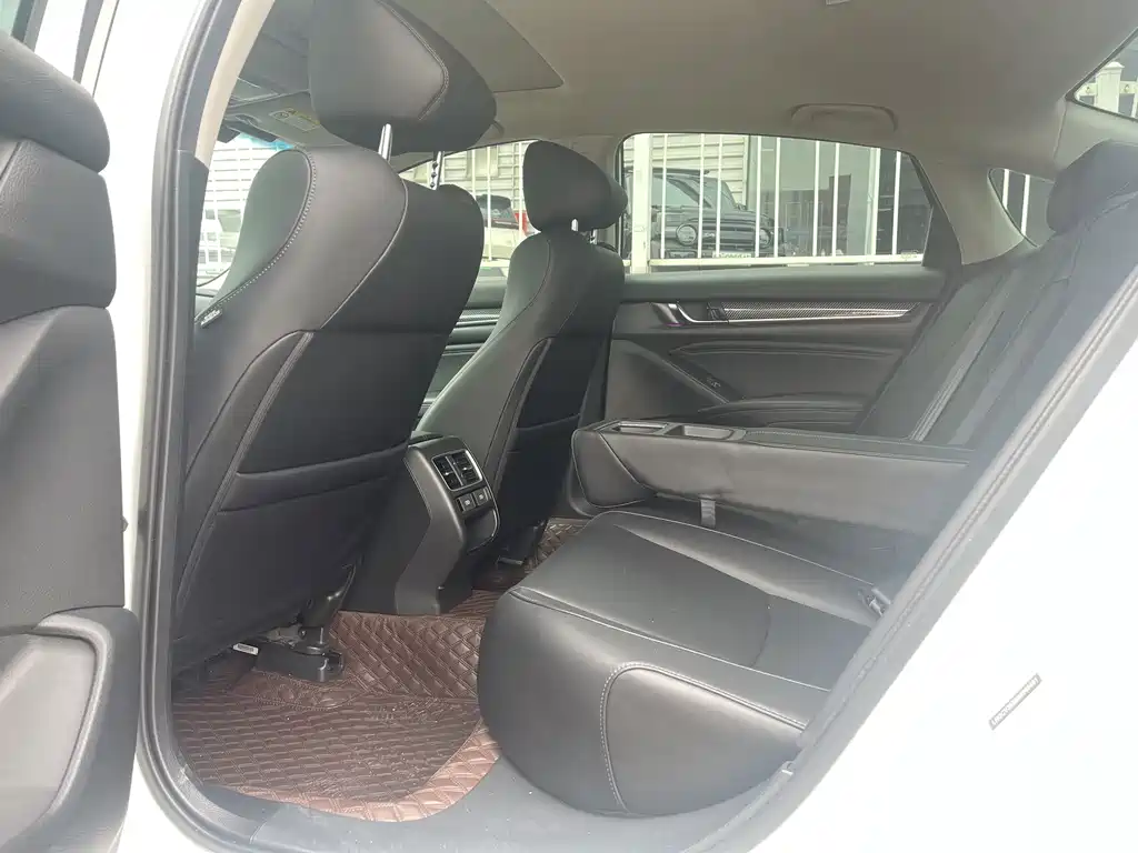 Honda Accord 2022 — фото 11