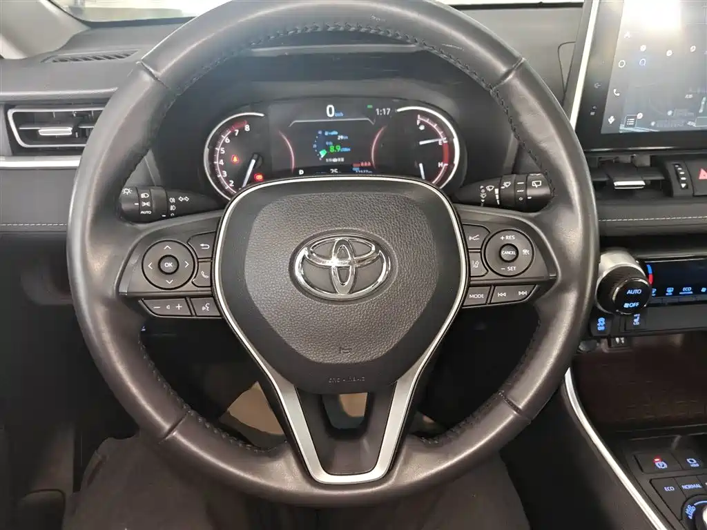 Toyota RAV4 2022 — фото 11