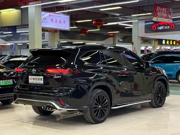 Toyota Crown Kluger 2024
