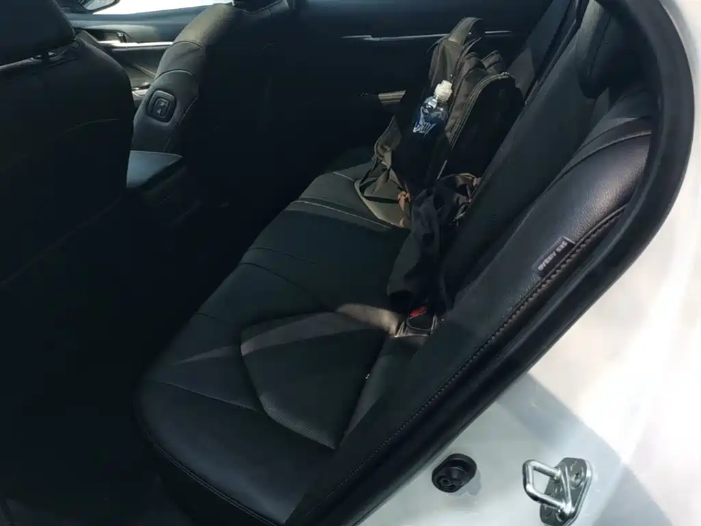 Toyota Camry 2019 — фото 16